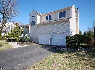 52 Fisher Dr, Hillsborough, NJ 08844