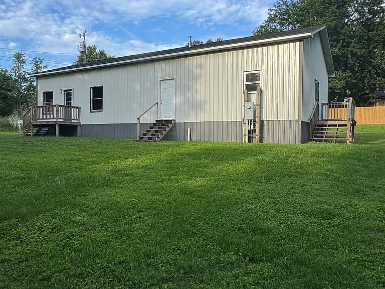 213 E Wright Ave — Photo 3