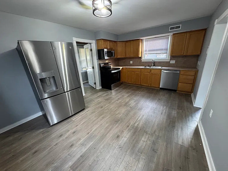 205 Fair St — Photo 2
