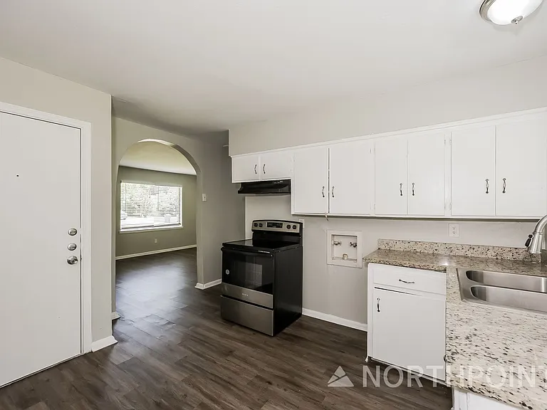 720 Emberwood Dr — Photo 7