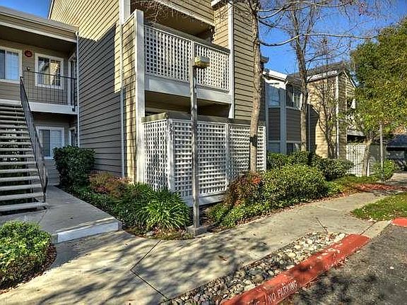 2nd image of 923 Lake Tahoe Ct