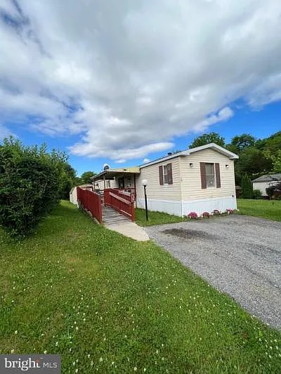 1007 Valley Ct photo 1