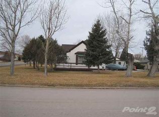 446 S 16th St, Hot Springs, SD 57747