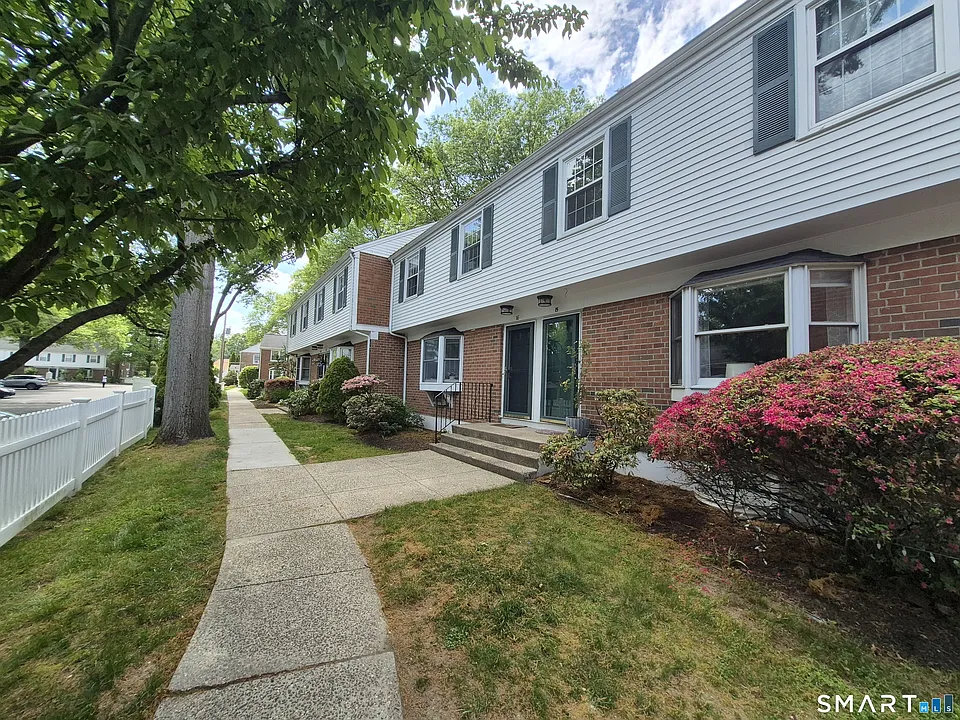 245 Sunnyridge Ave #15