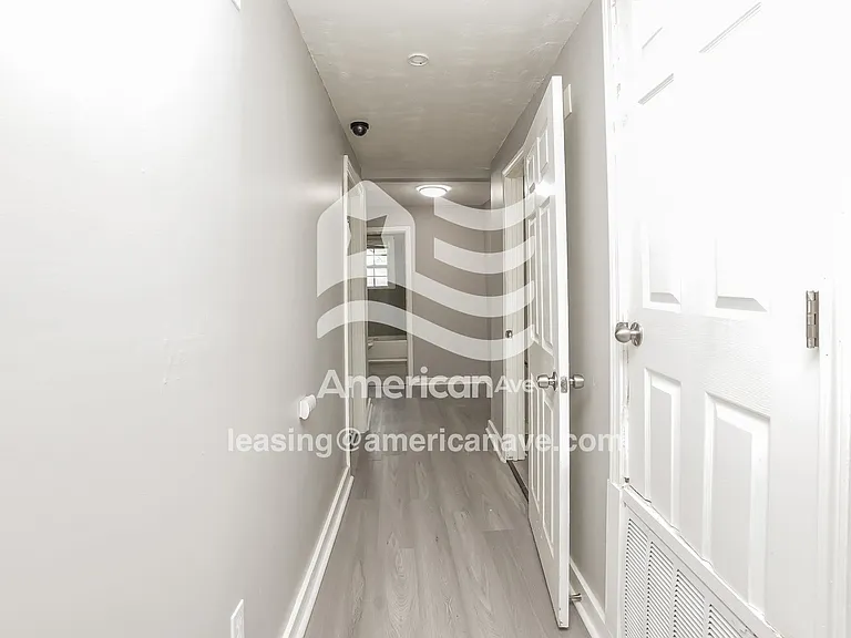 1428648_012_hallway_13.jpg