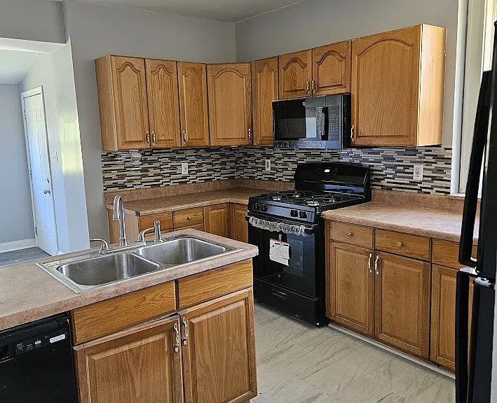 8523 Drury Ln — Photo 4