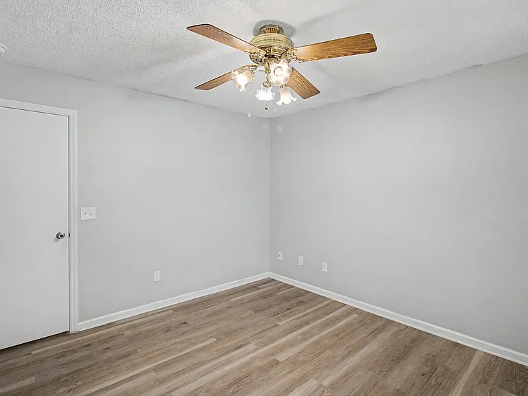 21 Pinewood Ln — Photo 12