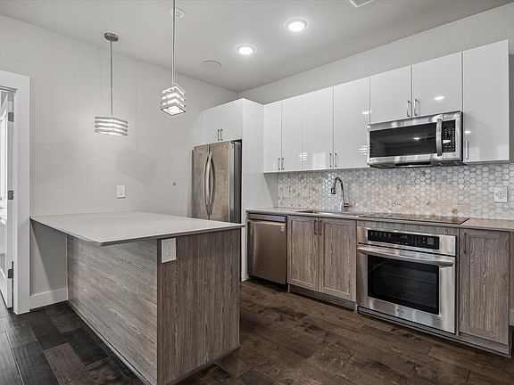 4th image of 4819 Caroline St #104