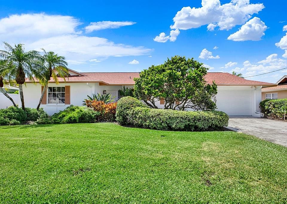 1st image of 411 Palm Is NE