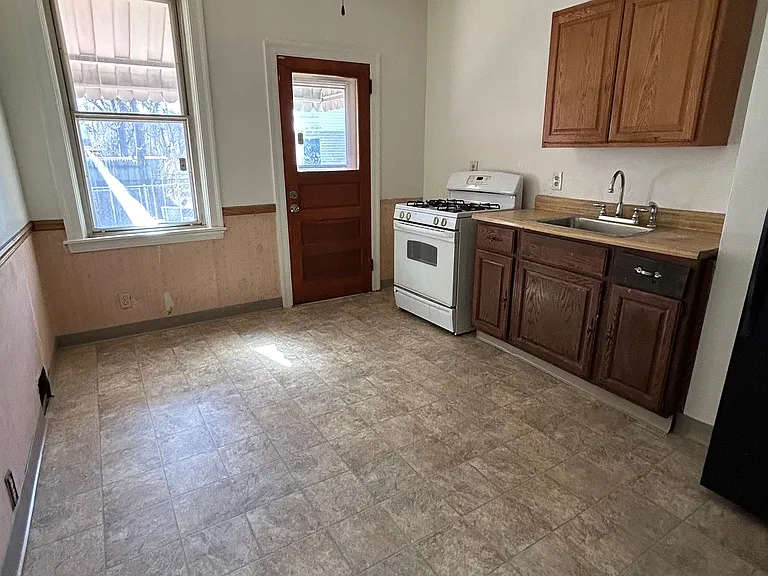 208 W Elizabeth St — Photo 10