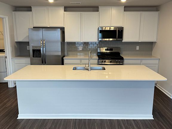 5th image of 523 Cassell Ct