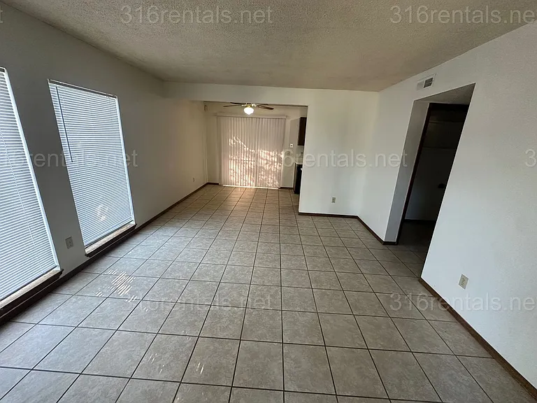 359 E Marion Ct — Photo 15