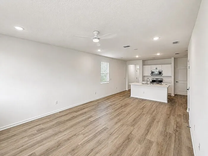 8662 Elmo Rd — Photo 10