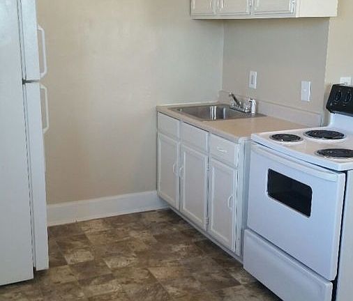 2nd image of 204 E Franklin St #13
