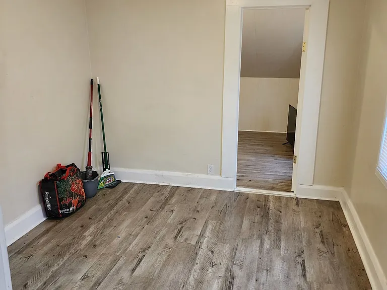 91 Taunton Ave #2R — Photo 6