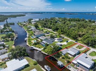 1715 Riverside Dr, Englewood, FL 34223