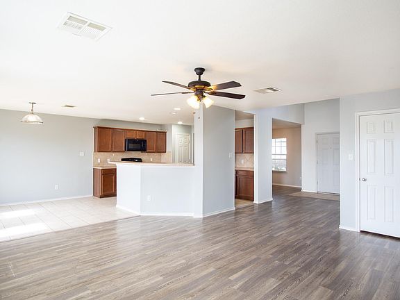 3rd image of 210 Kings Ridge Dr