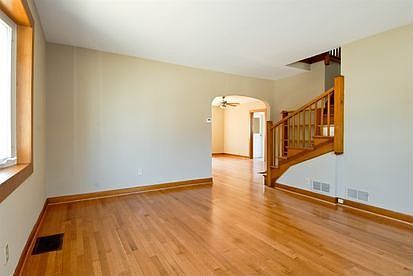 3rd image of 431 N Van Buren St