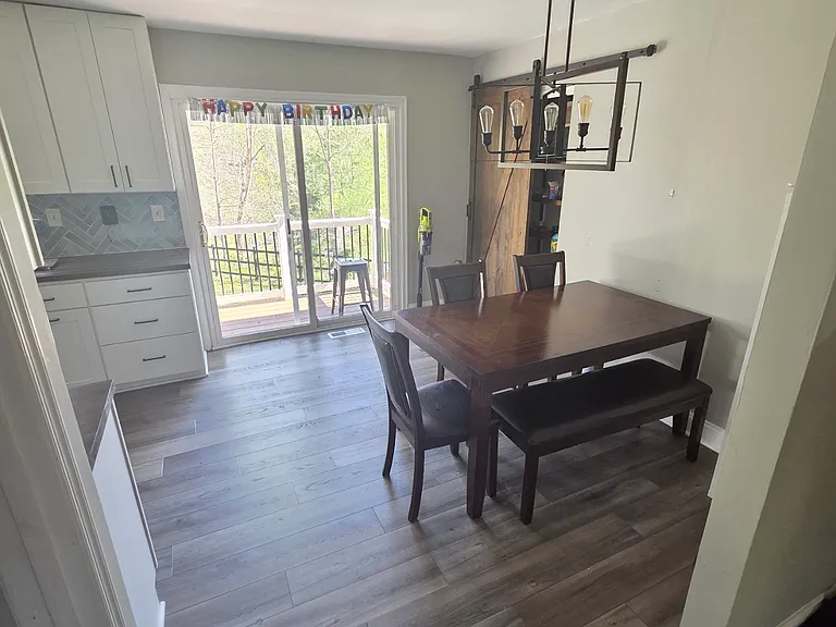 9807 Empire Ct — Photo 5