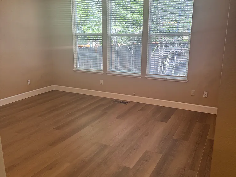 4648 Bradford Ct — Photo 8