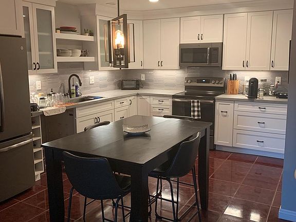 2nd image of 433 Autumn Dr APT 14