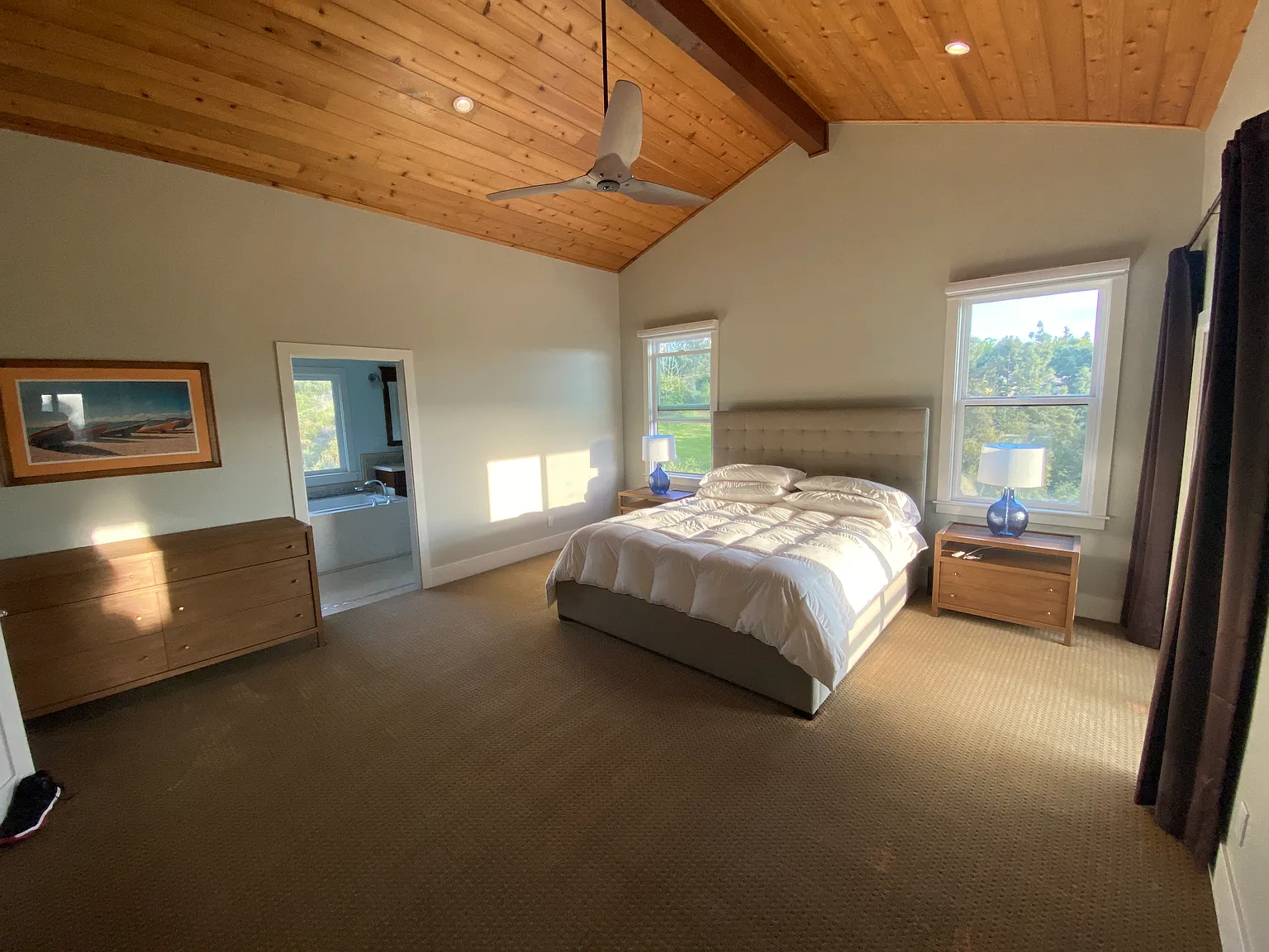 5 bed, 5.5 bath, 4100 sqft, $11,900 — Photo 3