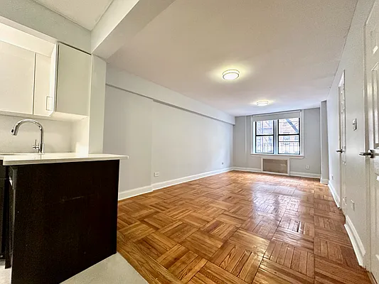 Rented by Zjama Realty Corp | media 1