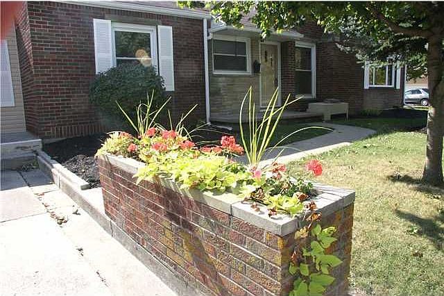 2nd image of 411 W 7th St