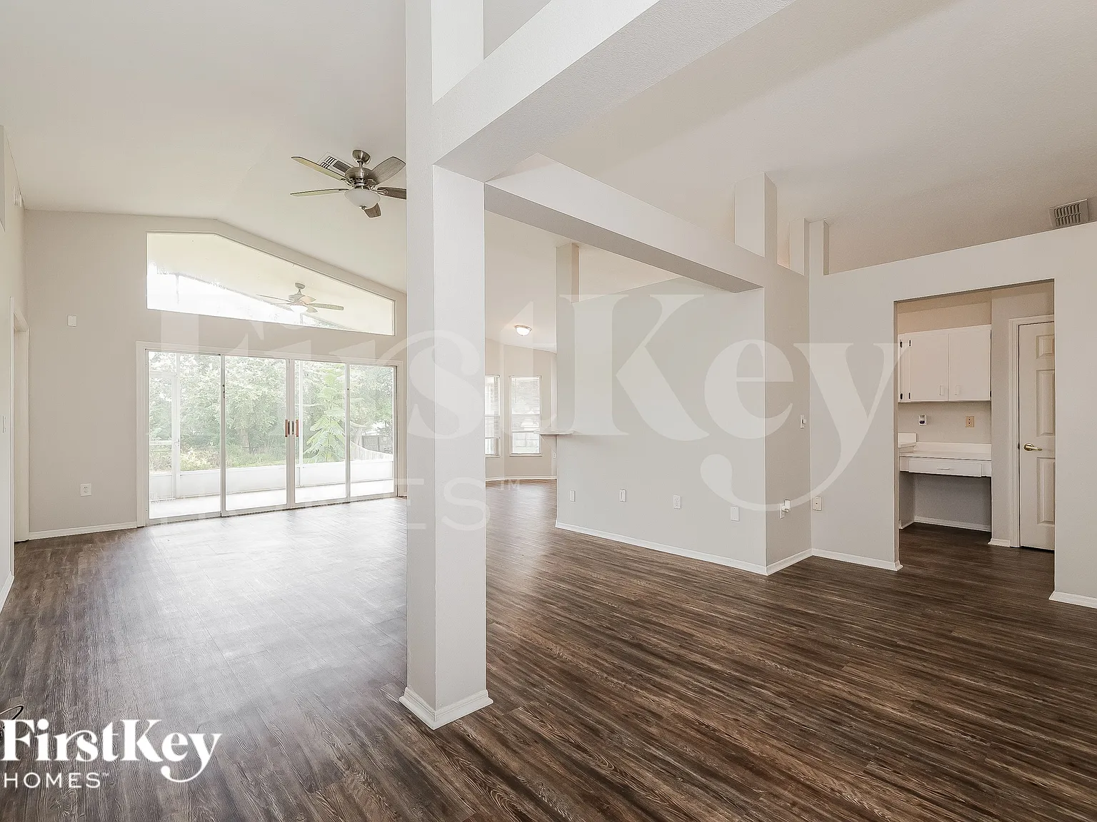 3 bed, 2.0 bath, 2315 sqft, $1,630 — Photo 3