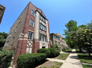 2720 W Greenleaf Ave, Chicago, IL 60645