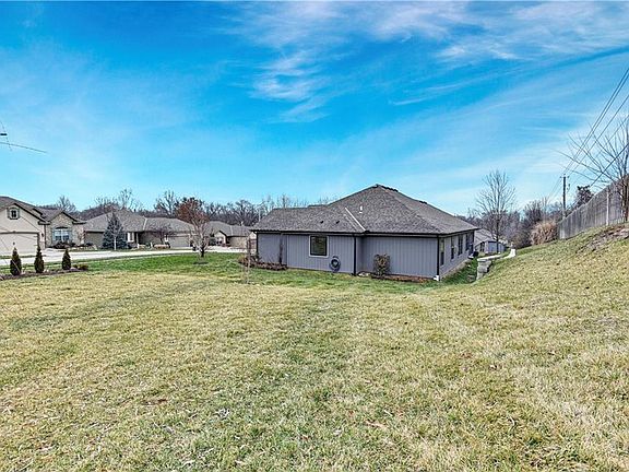2nd image of 6224 N Green Hills Ln