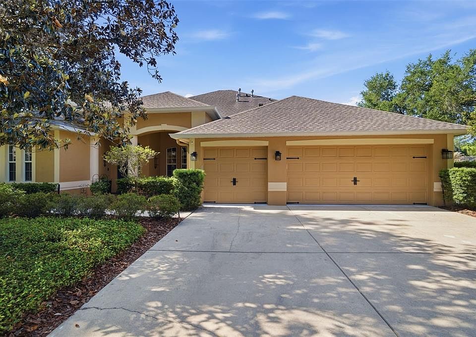 1st image of 805 Hickory Fork Dr