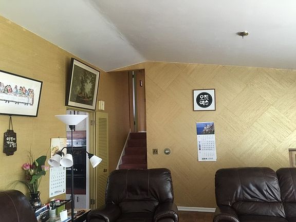 3rd image of 9556 Kedvale Ave