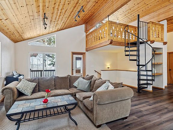 3rd image of 10694 Laurelwood Dr