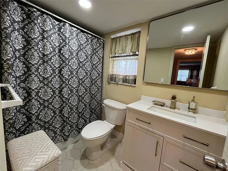 8135 Sunrise Lakes Blvd #308 — Photo 14