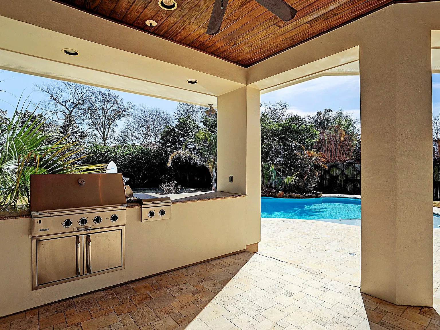 5 bed, 5.5 bath, 6338 sqft, $13,500 — Photo 4