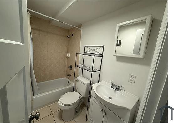 3rd image of 286 Lake Ave Floor 2