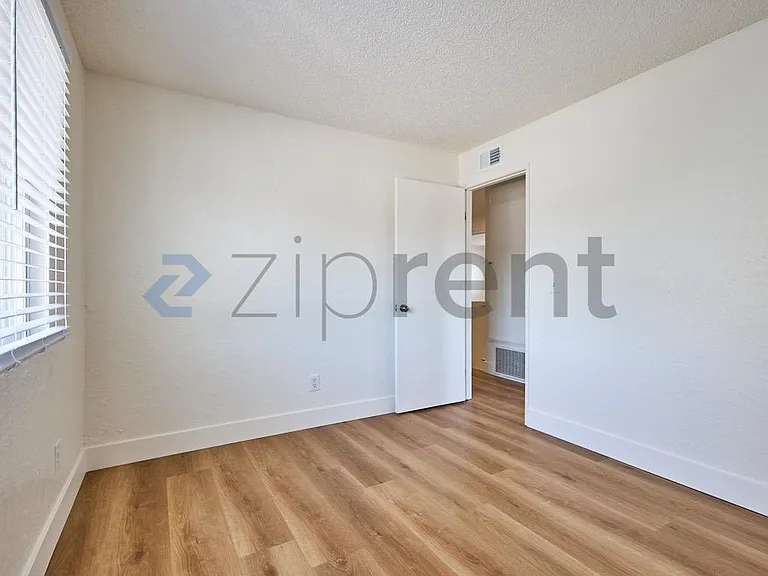 213 E Acacia St #A — Photo 18