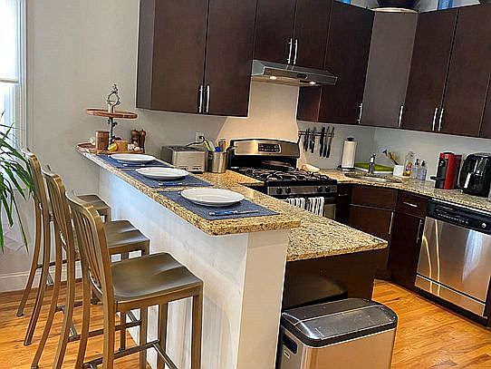3rd image of 148 32nd St #3
