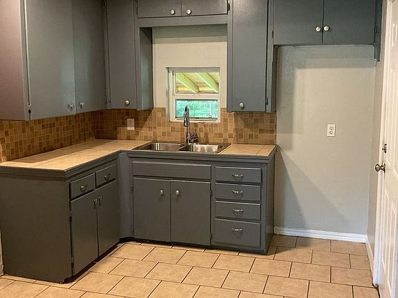 3rd image of 3400 SE 19th St