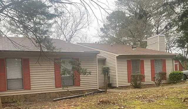 3 bed, 1394 sqft, $850 — Photo 2