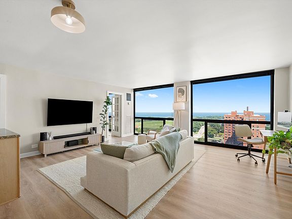 2nd image of 4343 N Clarendon Ave APT 2104