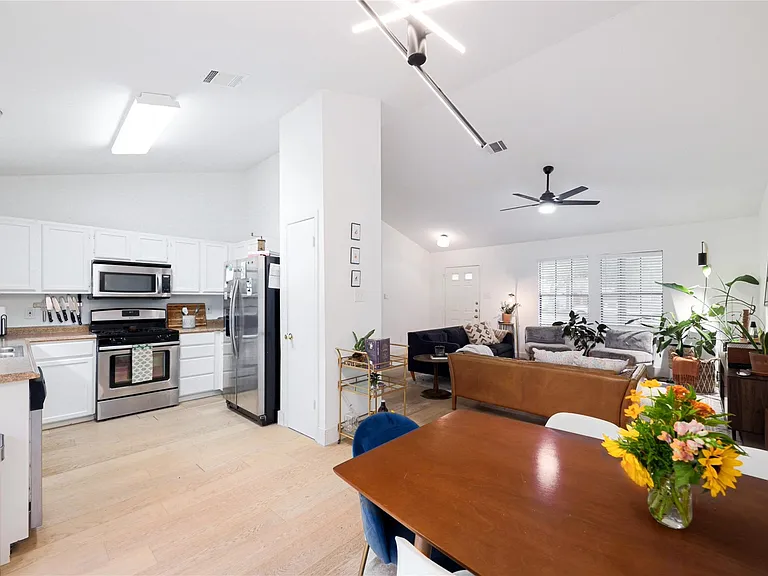 8812 United Kingdom Dr — Photo 11