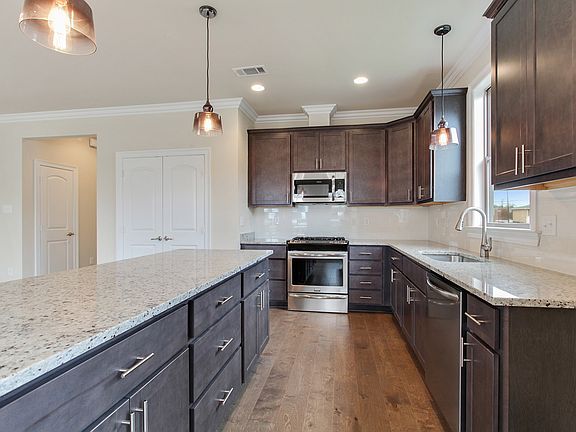 5th image of 6023 Franklin Ave