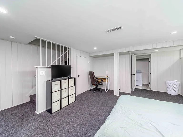 2099 E Maple Rd #11 — Photo 8
