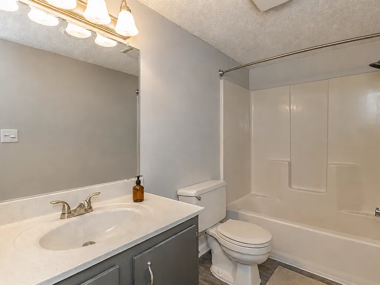 Ledford at Hamilton Place — Photo 20