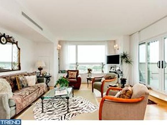 3rd image of 717 S Chris Columbus Blvd #1502