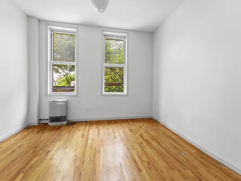 169 Troutman St #3L — Photo 4