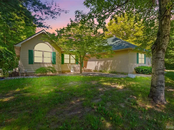 680 S Bartlett Rd, Saint Clair, MI 48079
