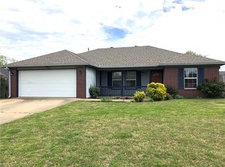 1477 N Hefton St, Siloam Springs, AR 72761
